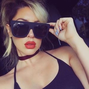 Quay Sunglasses "Cafe Racer" - Matte Black